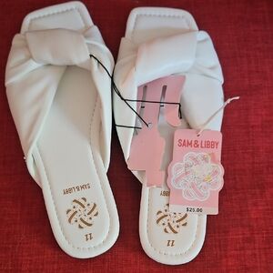 NWT. Sam & Libby Cream Women's Sandals